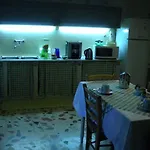 Bed and Breakfast A Due Passi Da Aci SantʼAntonio
