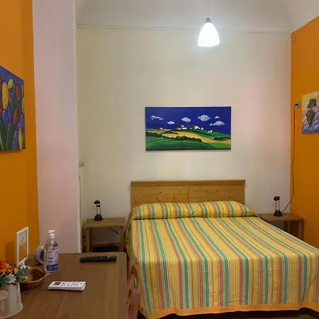 A Due Passi Da Alojamento de Acomodação e Pequeno-almoço Aci SantʼAntonio