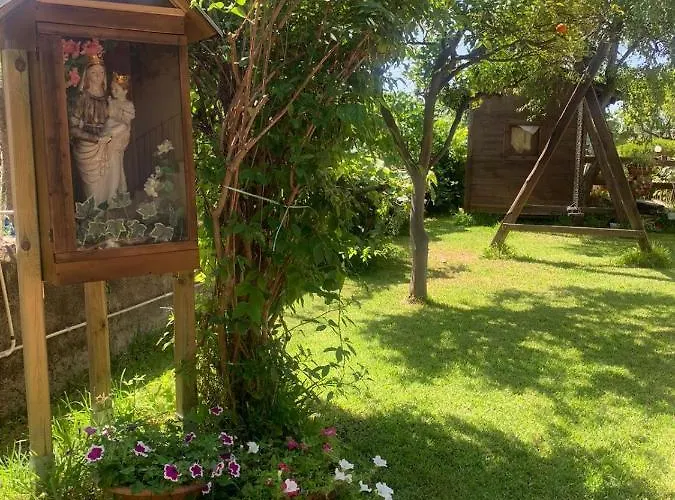 A Due Passi Da Aci SantʼAntonio